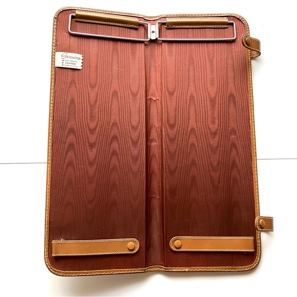 ๐Vintage Leather Tie Valet - Picture 5 of 9